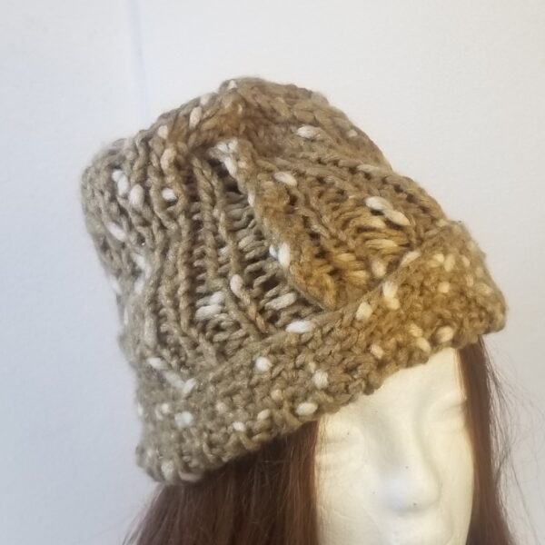 beige beanie from set