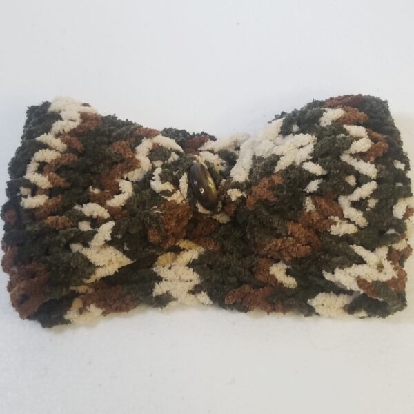 chenille collar close up