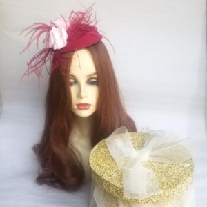 maroon fascinator with pink roses