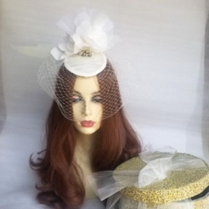 Ivory fascinator